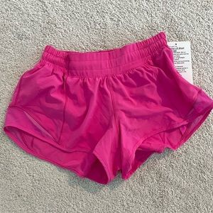 SONIC PINK Hotty Hot Short 2.5 Lined Lululemon